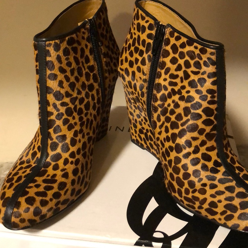 Woman’s booties Nine West